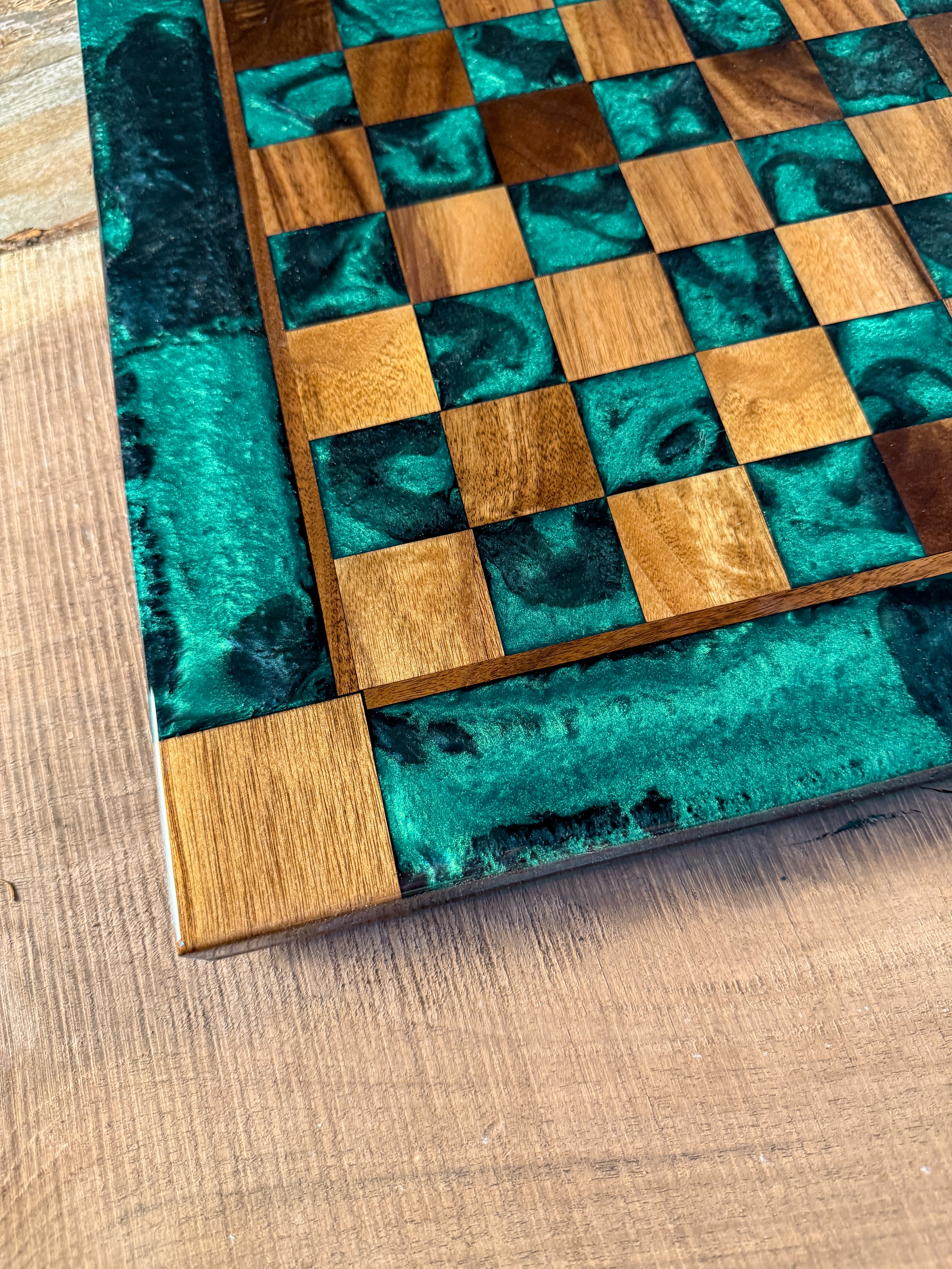 Emerald Black Onyx Walnut Chess Board (Chess Set Included)