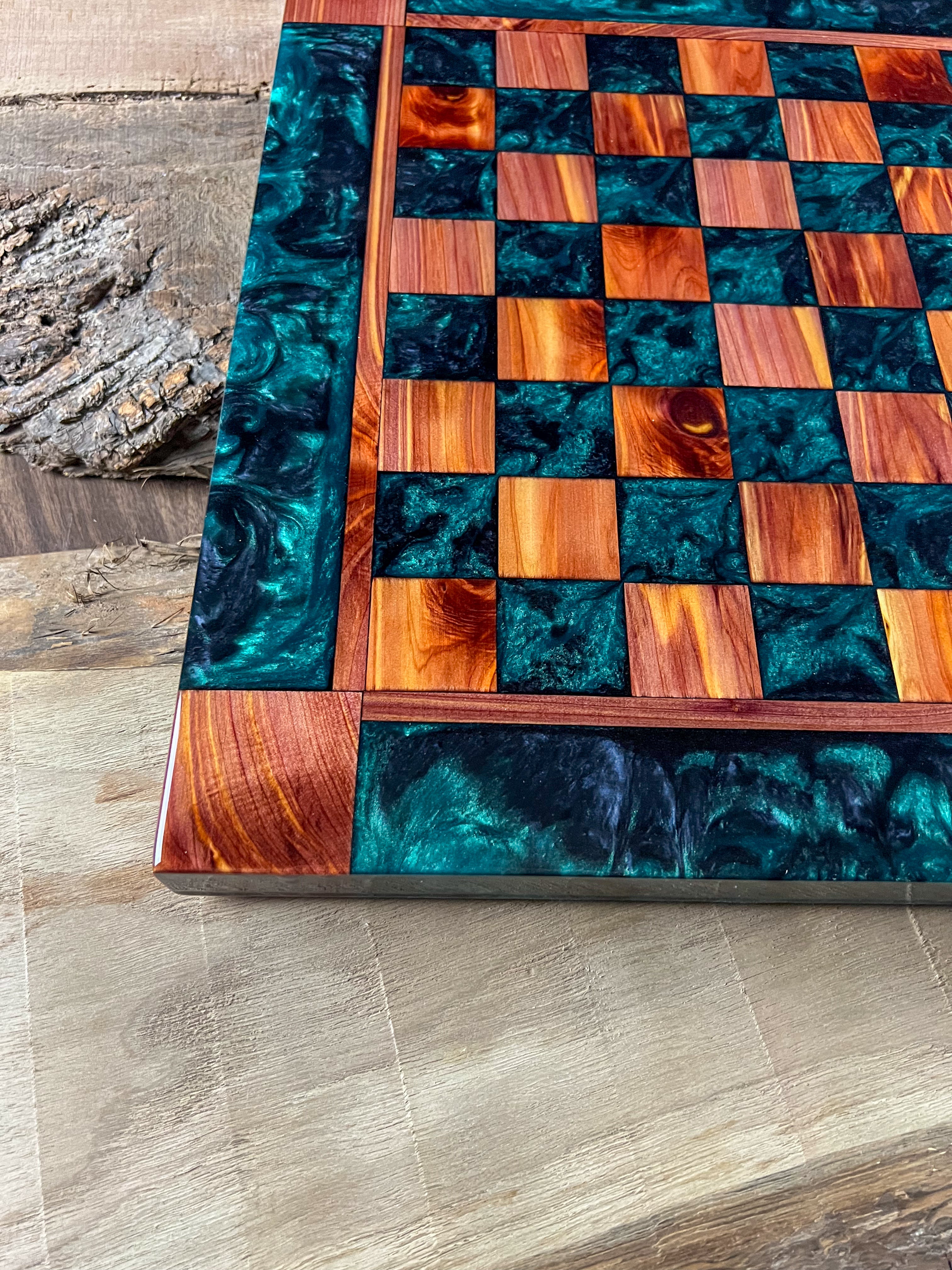 Black Onyx Emerald Cedar Chess Board (With Border)