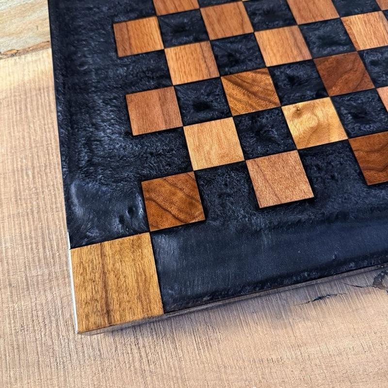 Borderless Black Onyx Black Walnut Chess Board (INCLUDES PIECES)