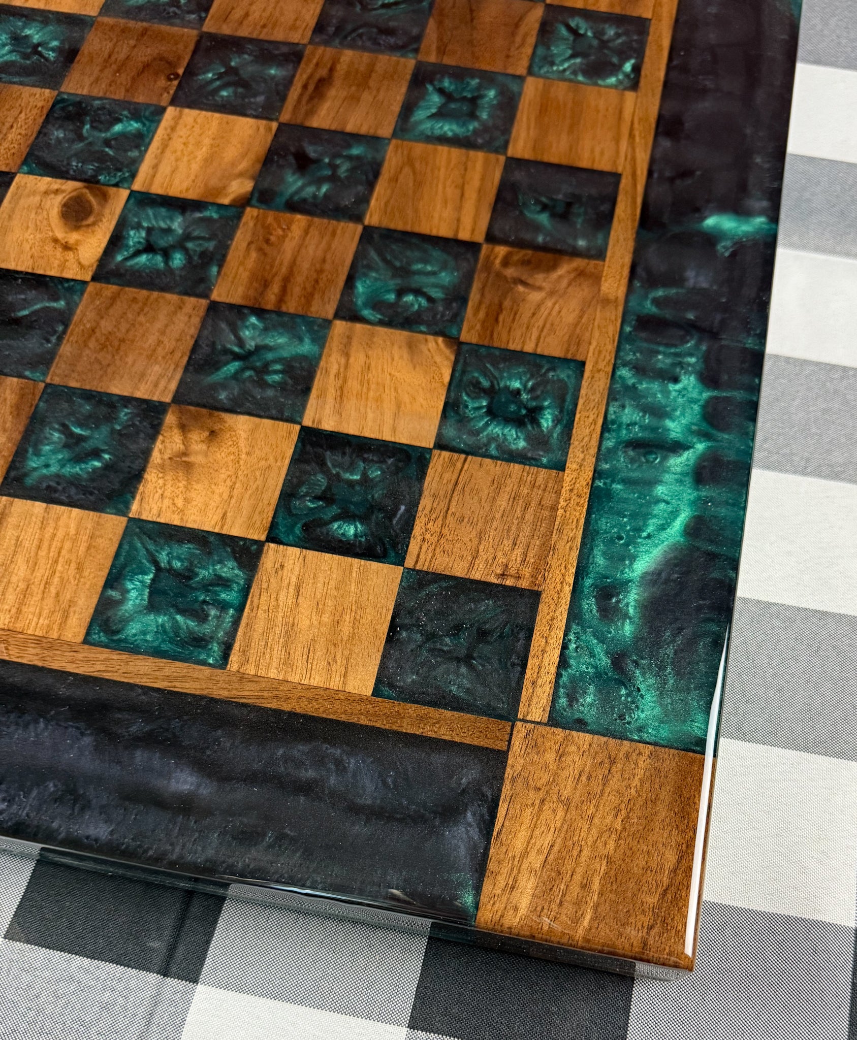 Emerald Black Onyx Walnut Chess Board (Glass Chess Set Included)