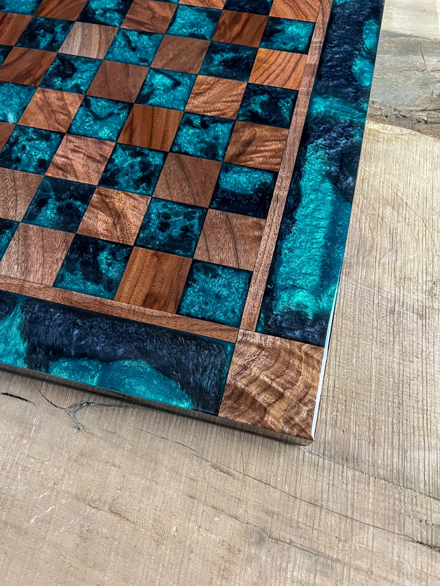 Emerald Black Onyx Walnut Chess Board (With Border)