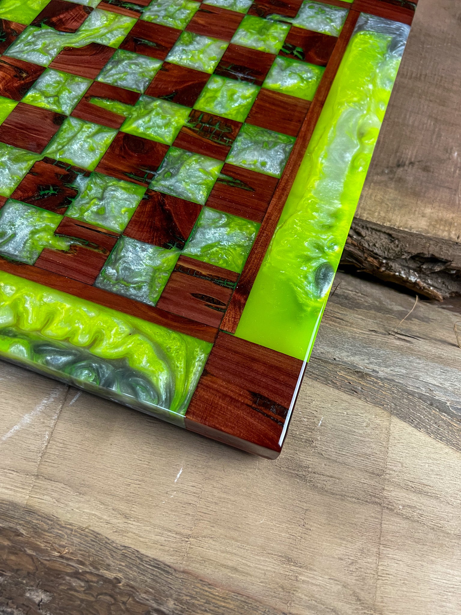 Fluorescent Metal Cedar Chess Board (With Border)