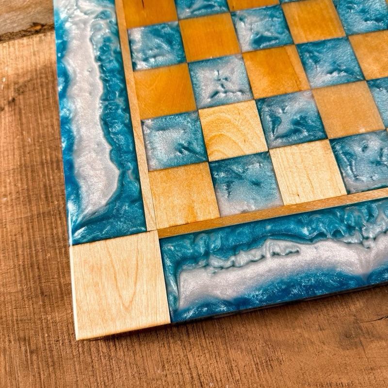 Island Water Maple Wood Chess Board (INCLUDES PIECES)