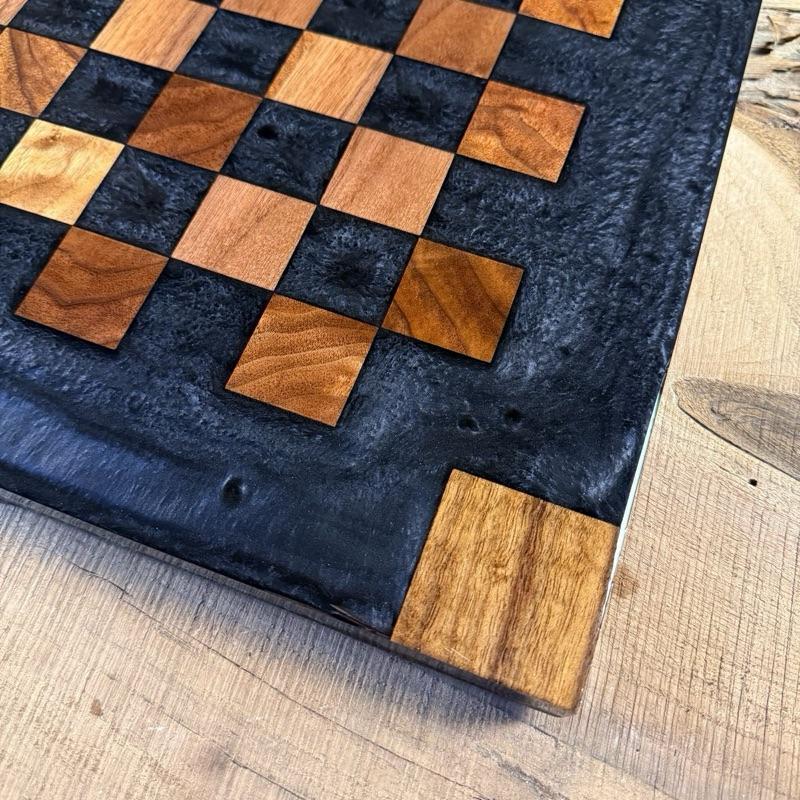 Borderless Black Onyx Black Walnut Chess Board (INCLUDES PIECES)