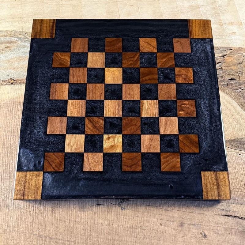 Borderless Black Onyx Black Walnut Chess Board (INCLUDES PIECES)