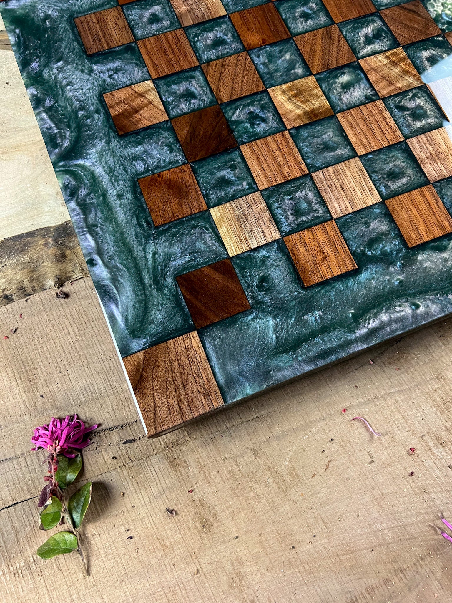 Chaos Walnut Chess Board (Chameleon Color Shifting)