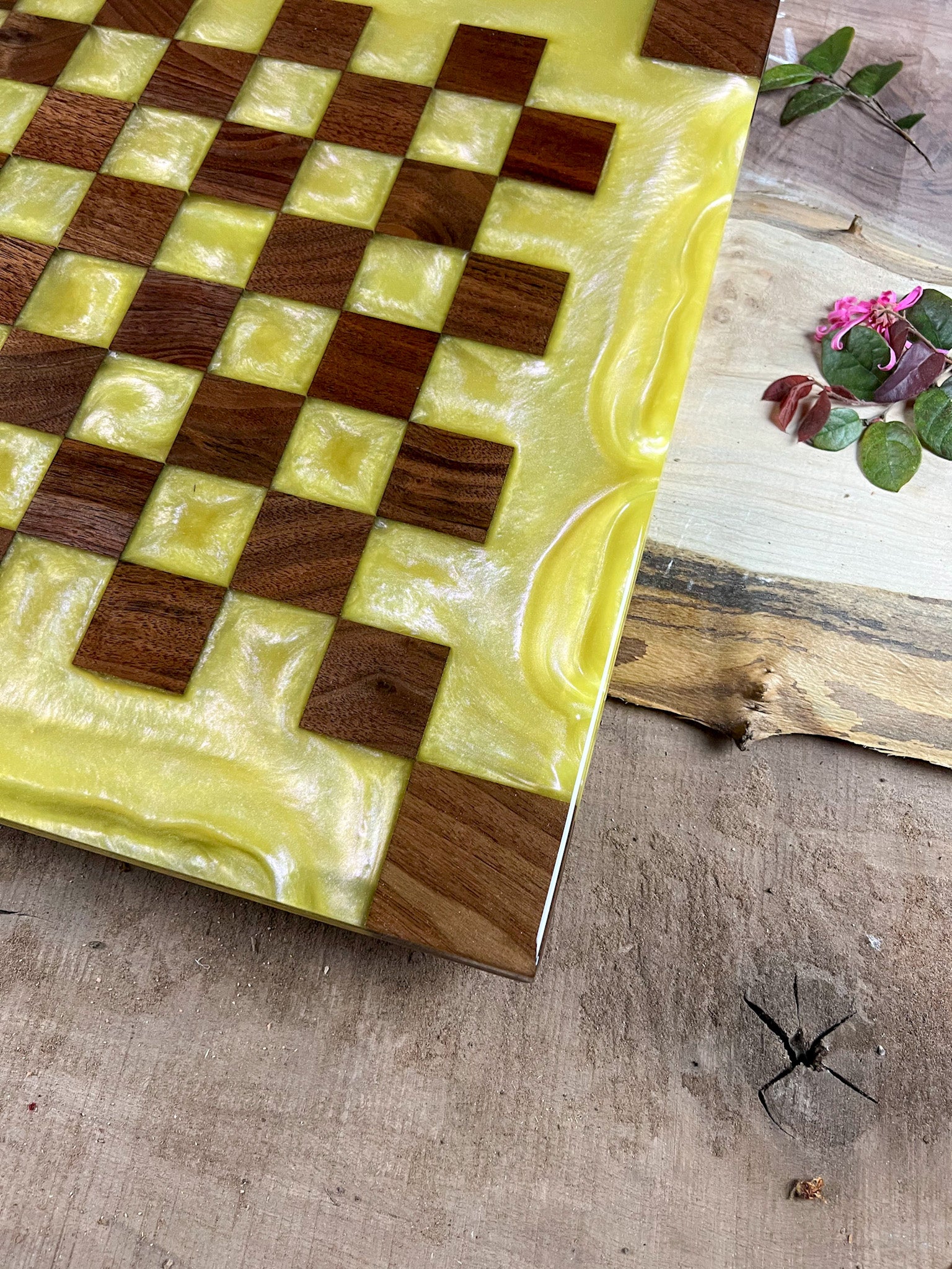 Molten Honey Walnut Chess Board (Chameleon Color Shifting)