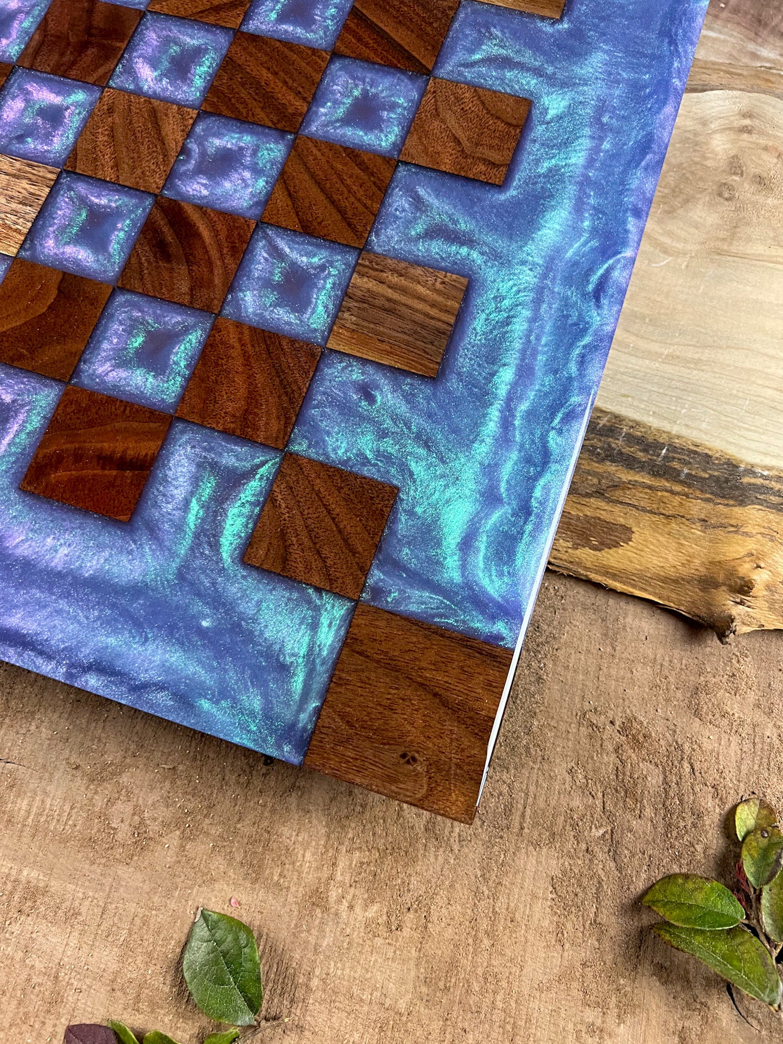 Merlin's Desire Walnut Chess Board (Chameleon Color Shifting)